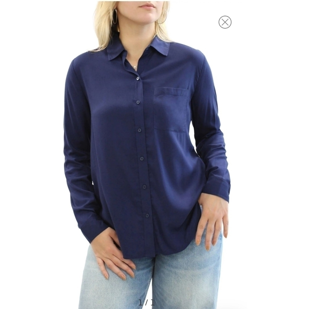 𝅺BEACHLUNCHLOUNGE Navy Button Down Top
